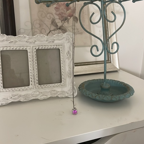 This cute pendant features a medium (8.5mm)crystal perfect match everyday - Picture 4 of 6